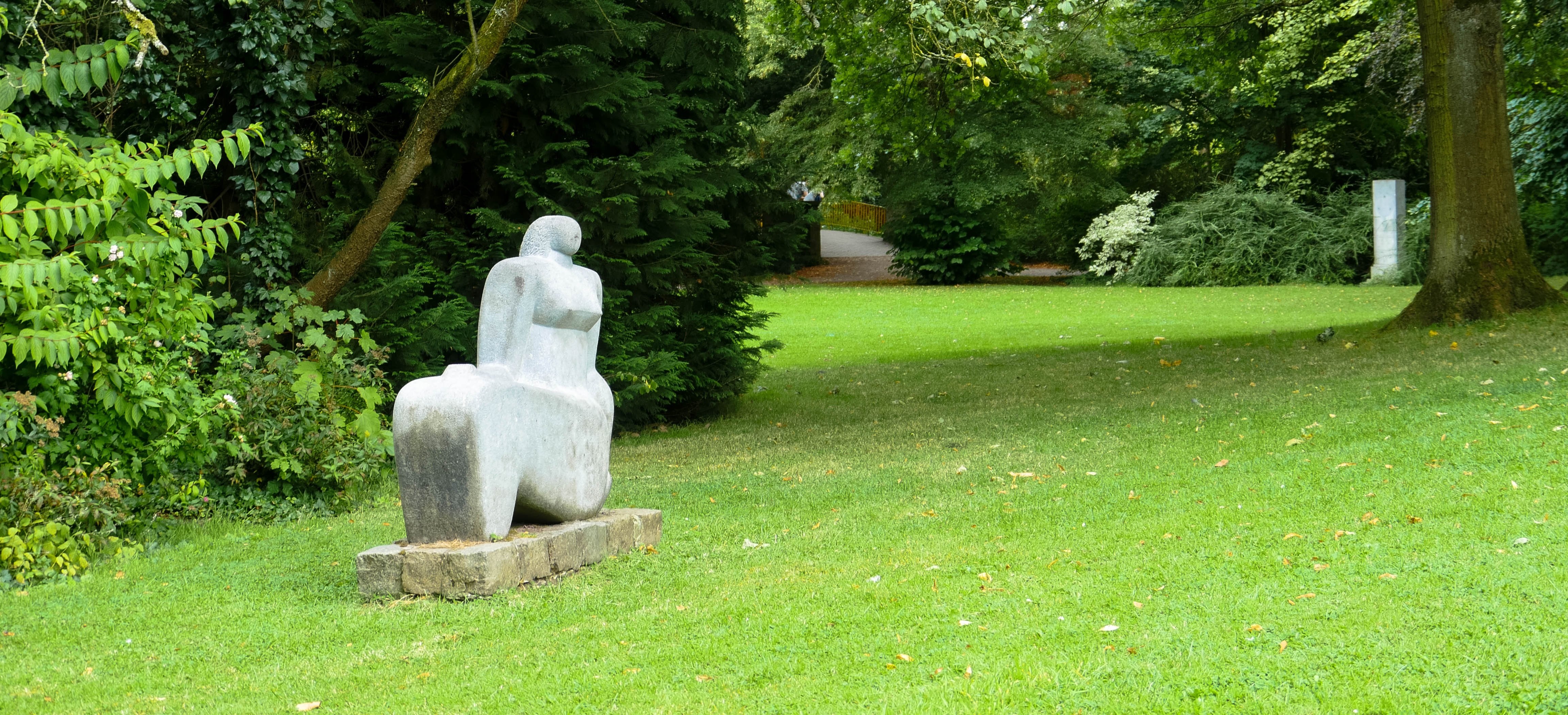 grass-woman-lawn-meadow-monument-statue-540646-pxhere.com.jpg